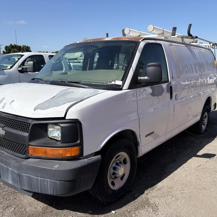 2004 CHEVROLET EXPRESS 2500