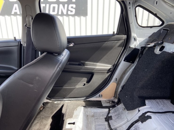 2011-chevrolet-impala-sedan-image-24