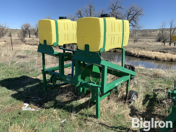 rain-flo-1200-3-pt-vegetable-transplanter-image-1