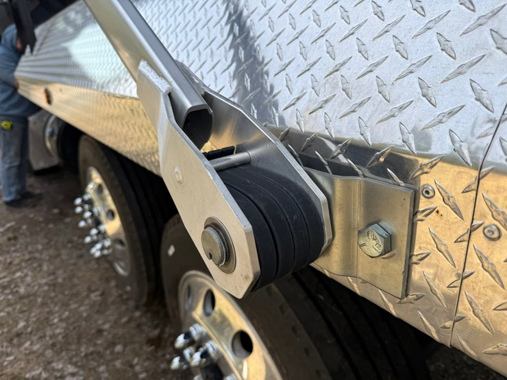 2015-peterbilt-579-image-44