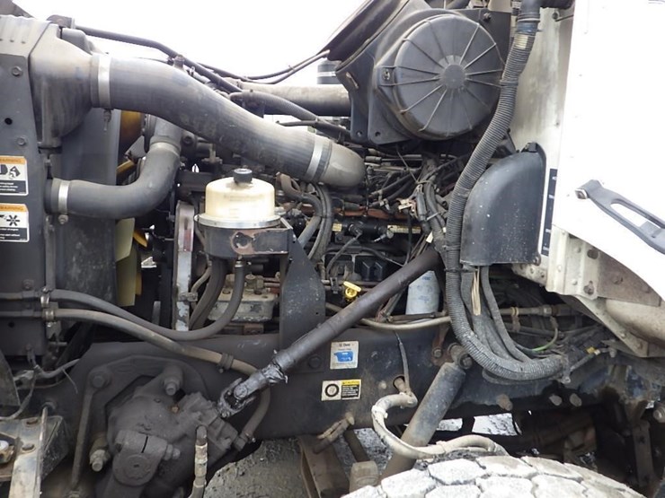 2005-peterbilt-pb330-22'-t/a-fuel-lube-truck-image-38