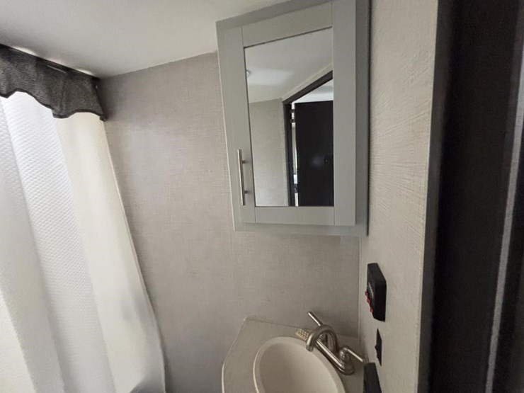 2020-bullet-bl2200bh20-travel-trailer-image-35