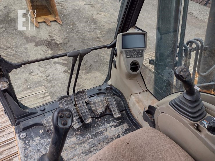 2015-case-cx250c-image-11