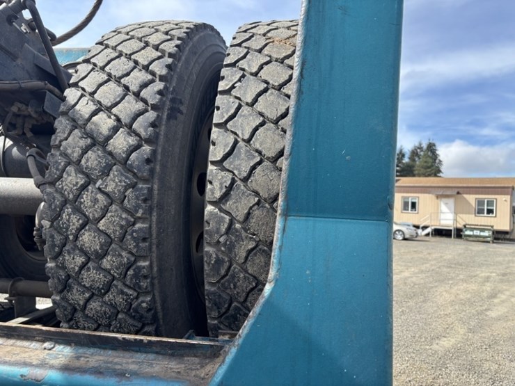 2018-peterbilt-367-image-38