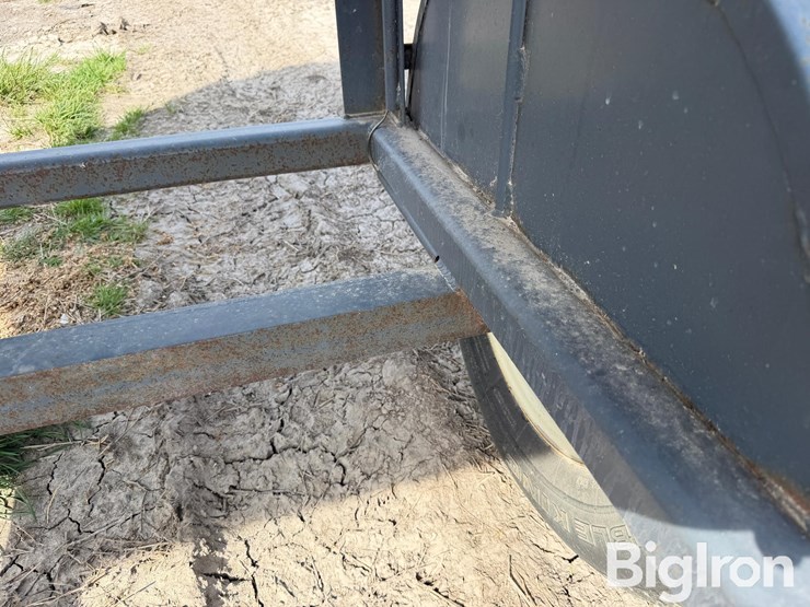 l-h-versa-tote-portable-feed-bin-image-11