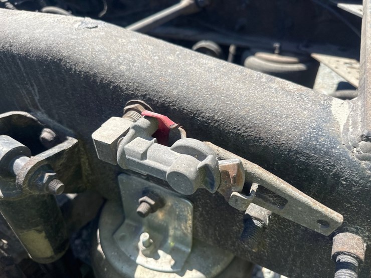 2004-massey-ferguson-8-image-23