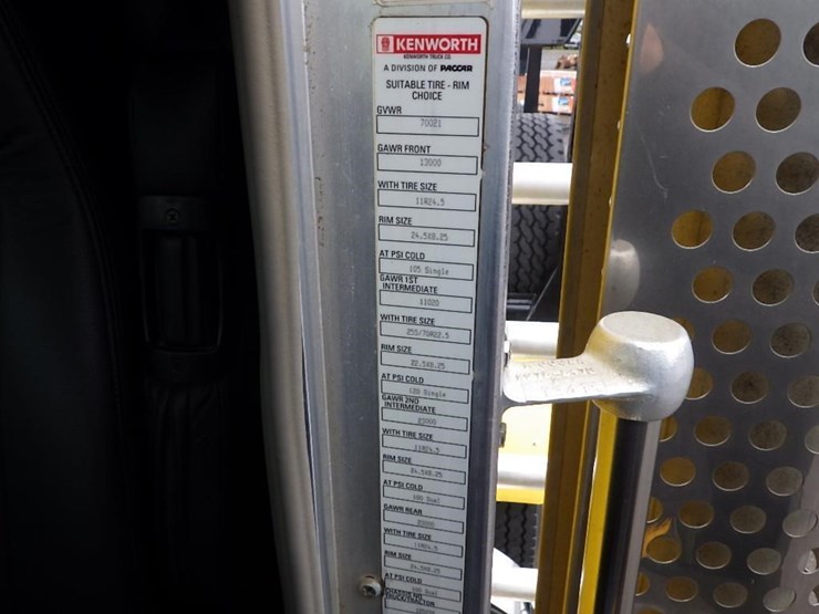 2016-kenworth-w900-image-109