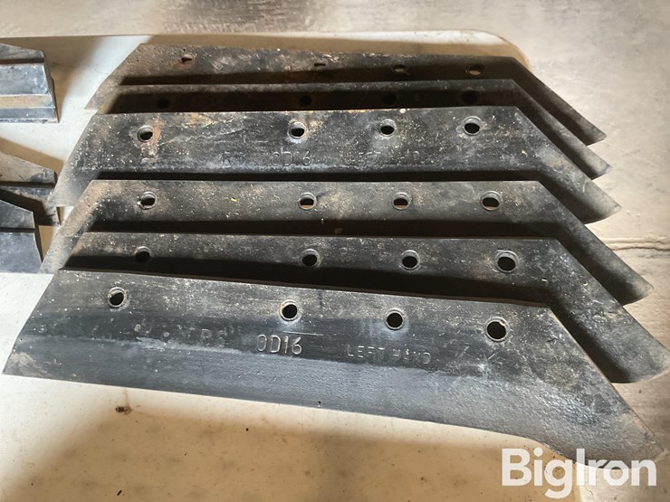 moldboard-plow-lays-image-9