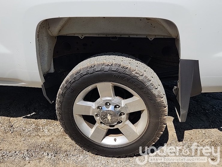 2017-chevrolet-silverado-2500hd-image-11