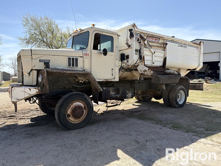 1974-international-paystar-5000-image-1