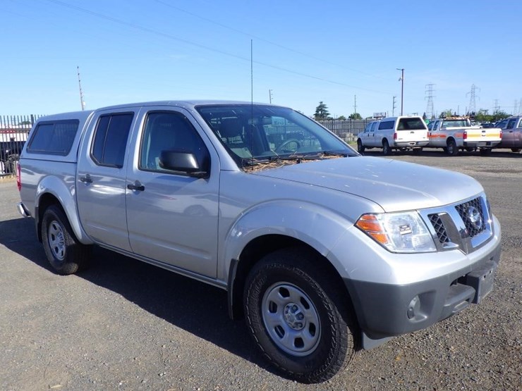 2017-nissan-frontier-image-2