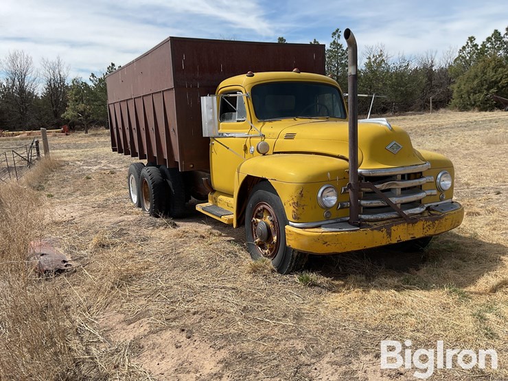 1953-diamond-t-622-28m-t/a-grain-truck-image-3