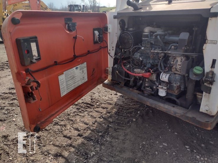 2012-bobcat-s650-image-23