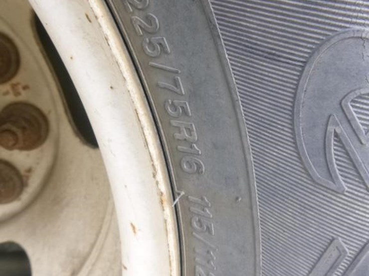 2009-chevrolet-3500-image-23