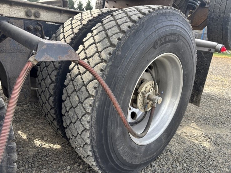 2019-kenworth-t880-image-12