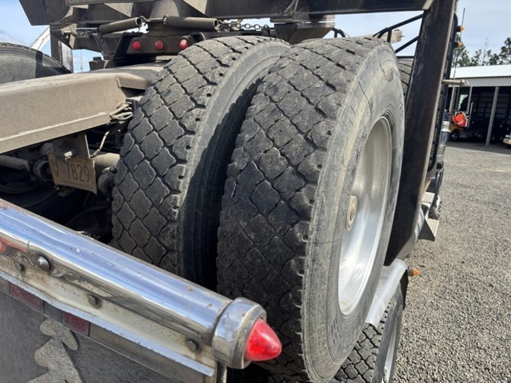 2013-kenworth-t800-image-42