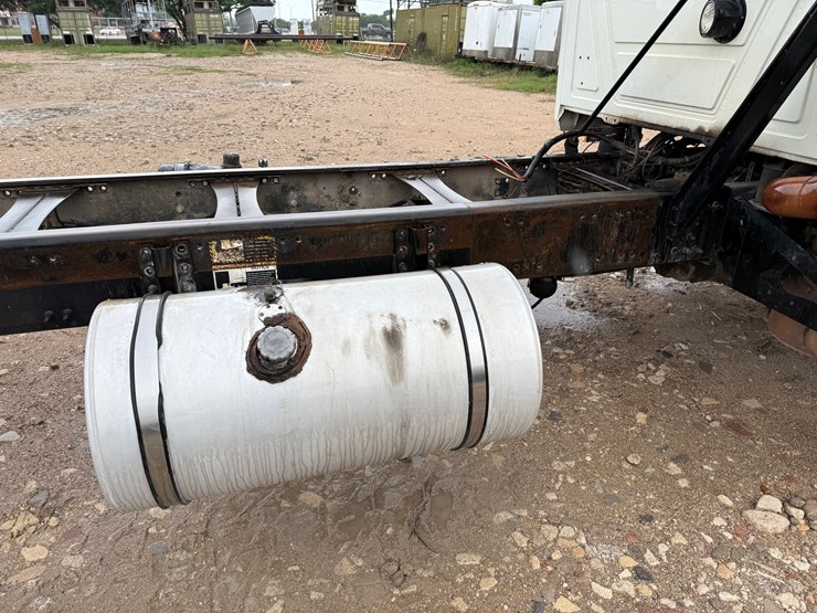 2009-mack-granite-gu713-image-5