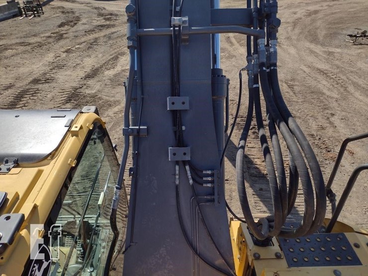 2014-deere-245g-lc-image-47