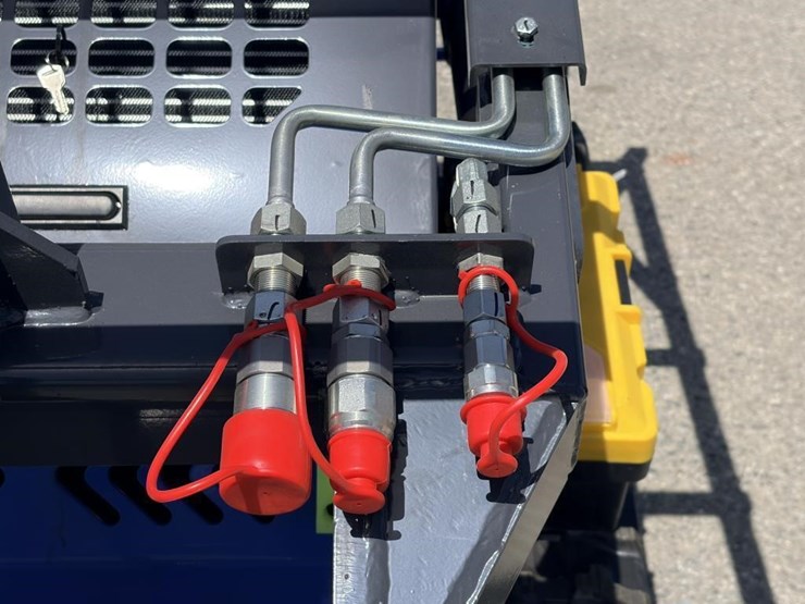 2026-zjg-zj-380-skid-steer-loader-image-7