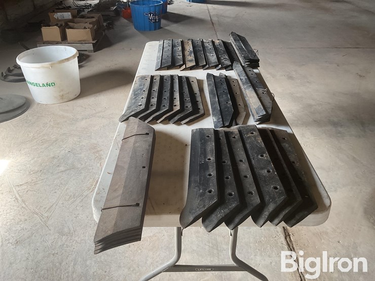 moldboard-plow-lays-image-8