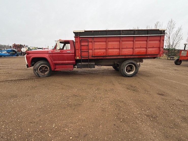 ford-f700-image-3