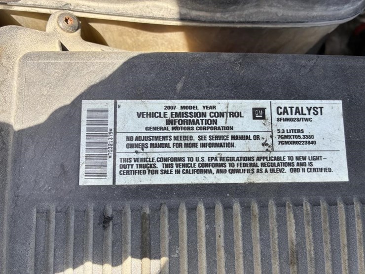 2007-chevrolet-suburban-image-8