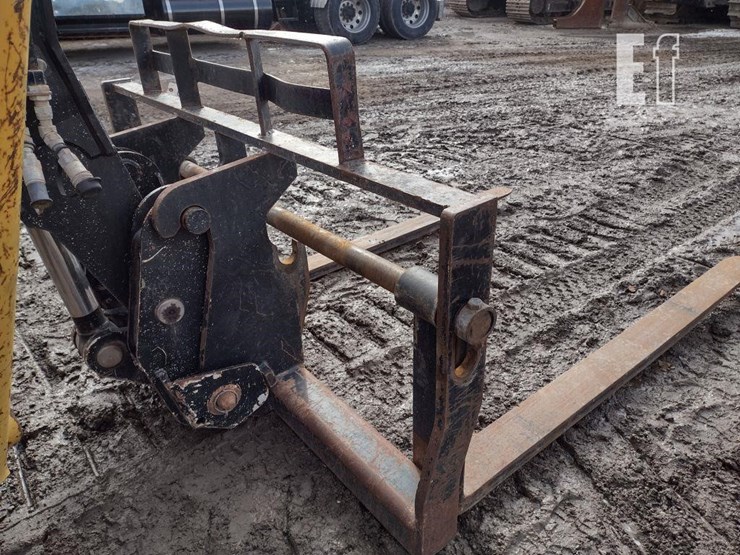 2019-caterpillar-tl1055d-image-19