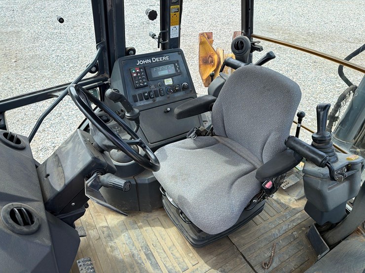 john-deere-310-image-16