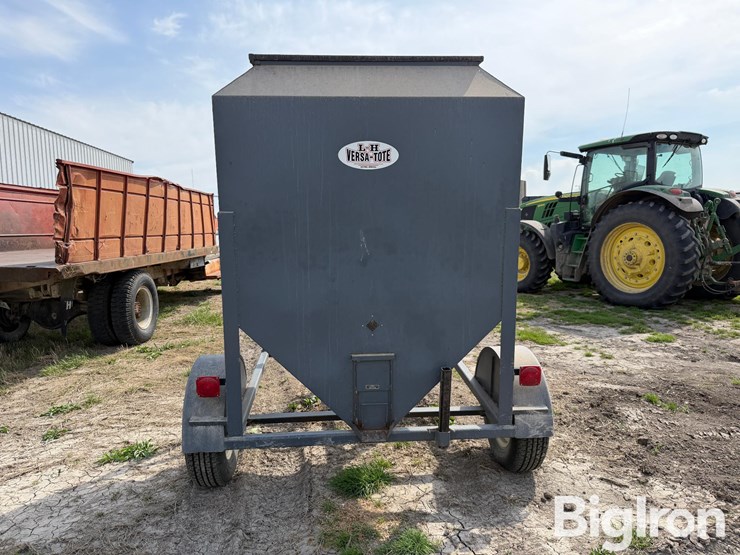 l-h-versa-tote-portable-feed-bin-image-6