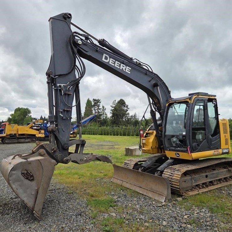 DEERE 135G