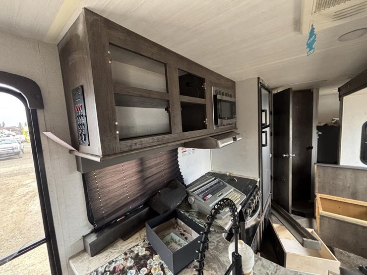 2020-wildwood-wdt26dbud-ca-travel-trailer-image-28