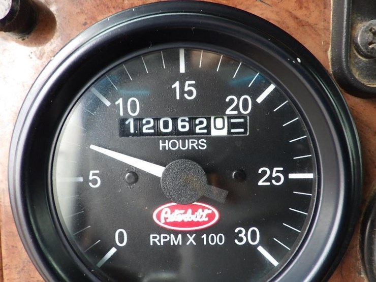 2005-peterbilt-pb330-22'-t/a-fuel-lube-truck-image-70