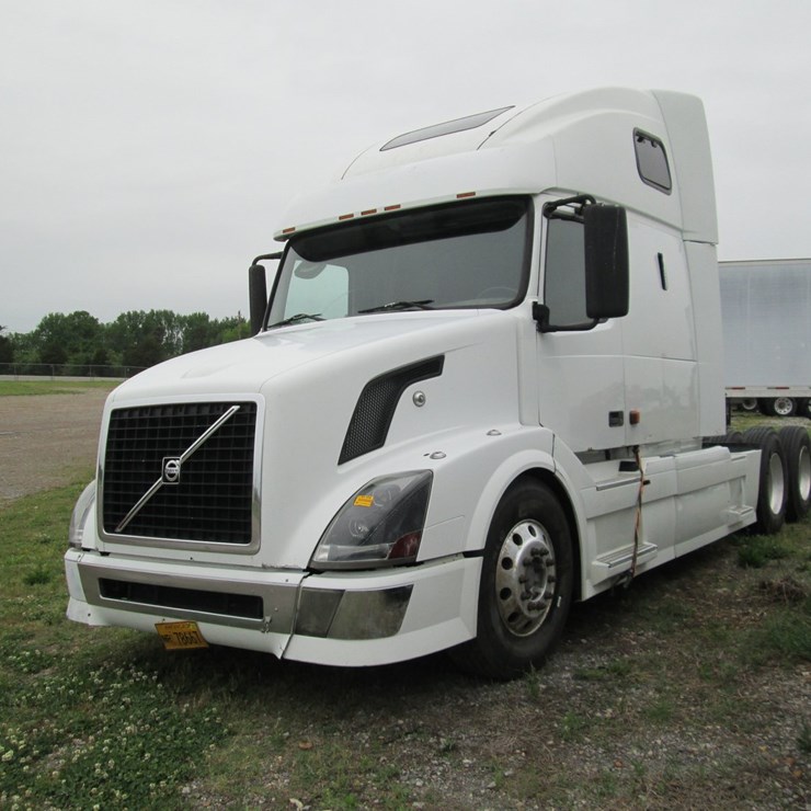 #46184 • 2008 Volvo T/A Sleeper Truck Tractor 4V4NC9GH08N482694