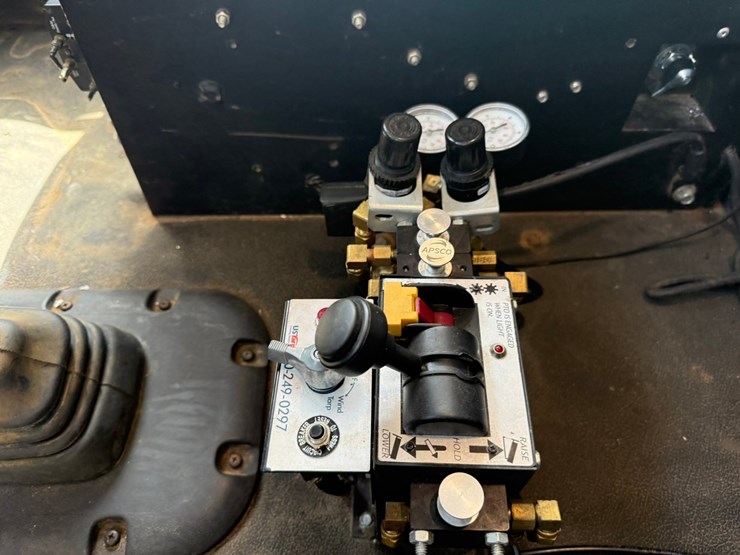 2015-peterbilt-579-image-57