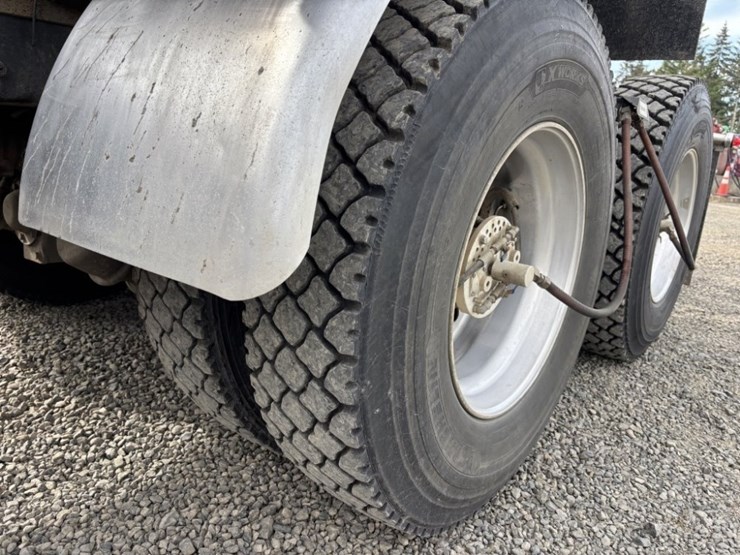 2019-kenworth-t880-image-11