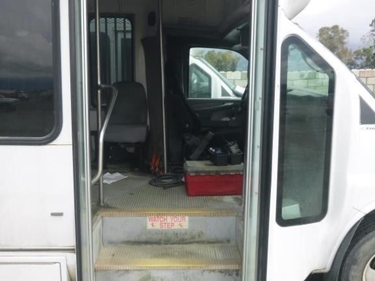 2009-chevrolet-3500-image-12