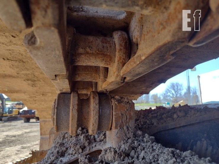 2014-deere-245g-lc-image-17