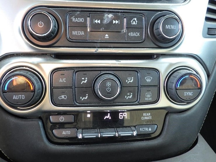 2017-chevrolet-tahoe-image-39