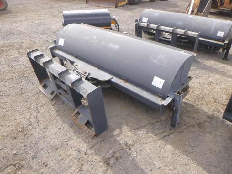 jct-72"-skid-steer-angle-broom-image-3