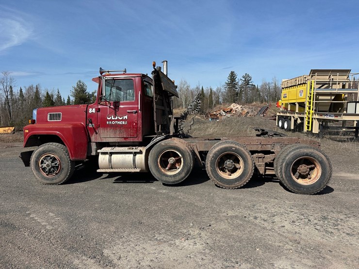 1984-ford-tractor-image-2