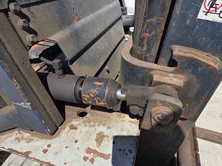 komatsu-fg25t-11-image-14