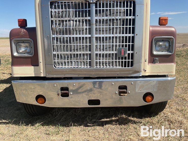 1984-international-durastar-4300-image-10