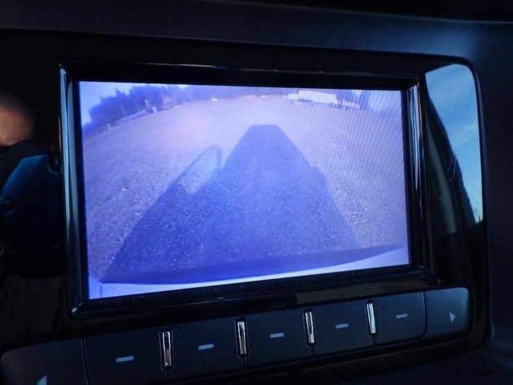 2017-chevrolet-tahoe-image-38