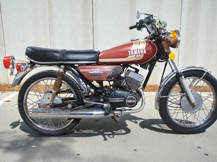 1975-yamaha-rd125-motorcycle-image-1
