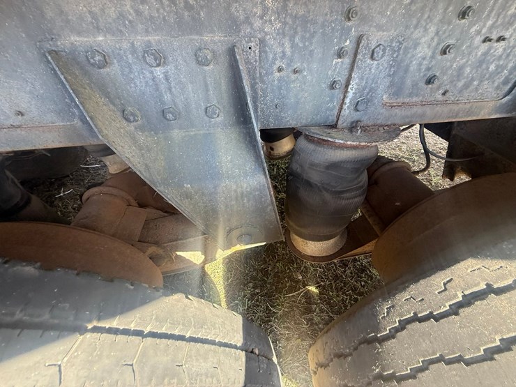 #1119-•-1990-international-navistar-paystar-5000-26'-flat-bed-truck-image-38