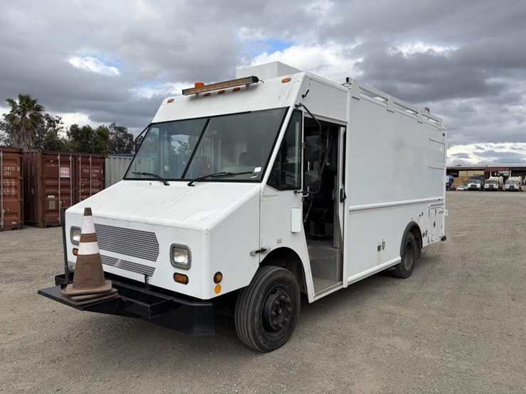 2008-utilimaster-workhorse-step-van-image-1