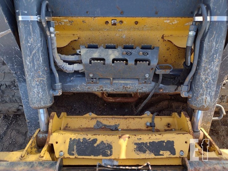 2023-deere-333g-image-21