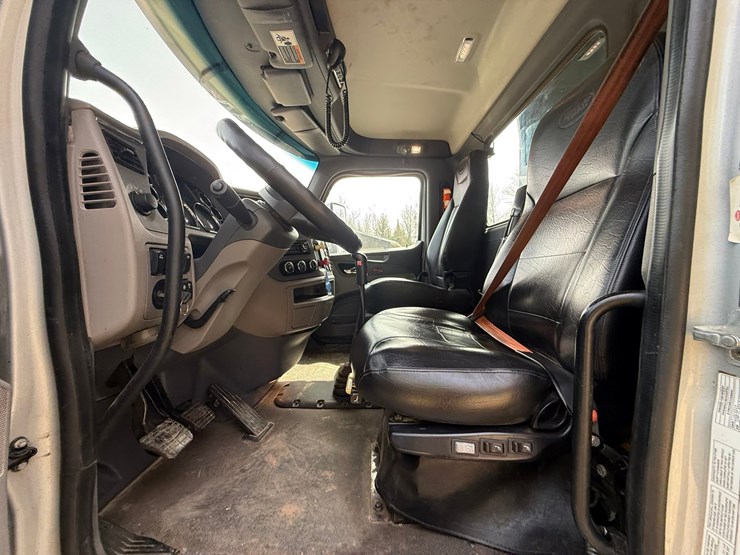 2015-peterbilt-579-image-53