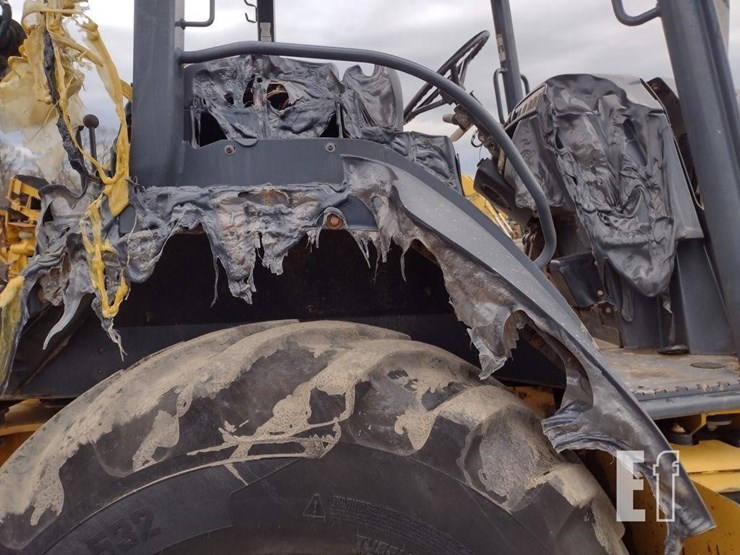 2010-deere-310j-image-28