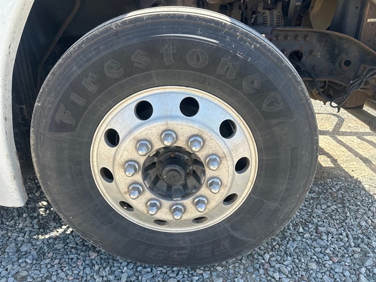 2014-massey-ferguson-8-image-75